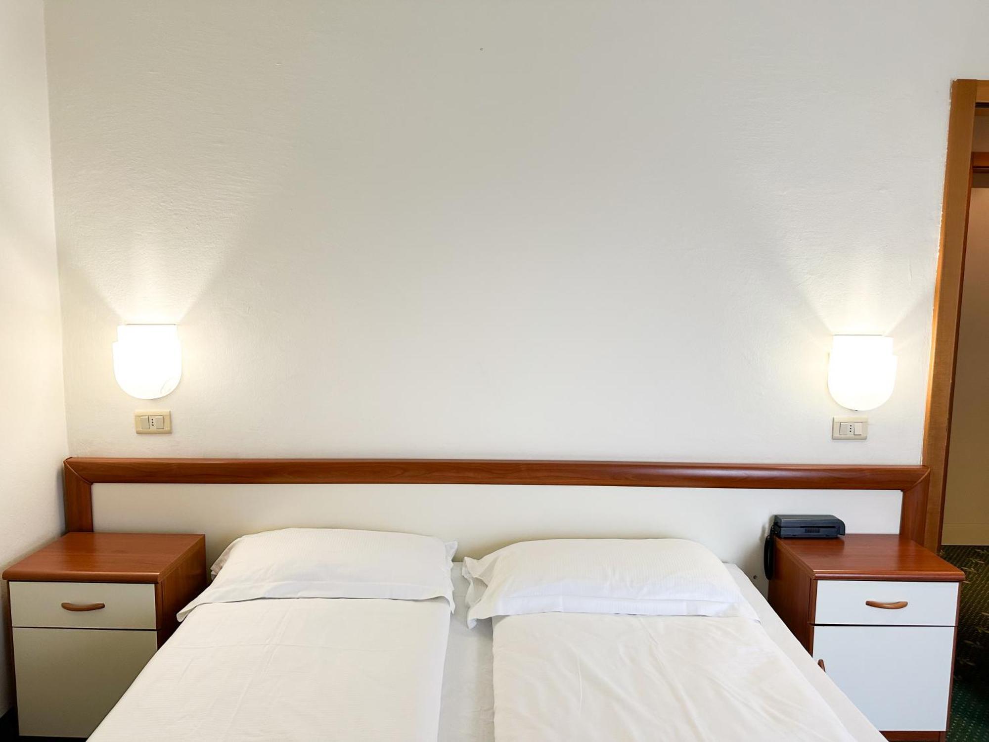 Hotel Bristol Riva del Garda Exterior foto