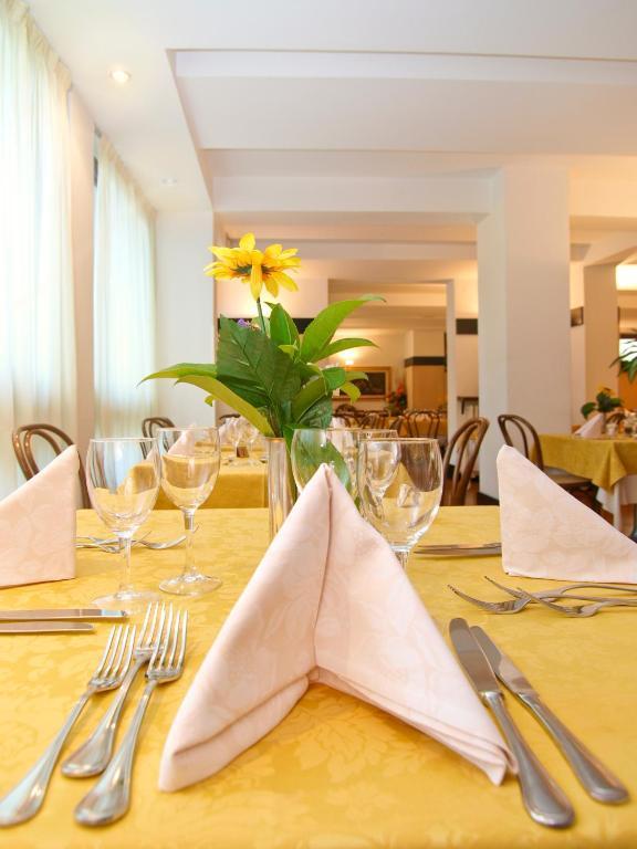 Hotel Bristol Riva del Garda Exterior foto