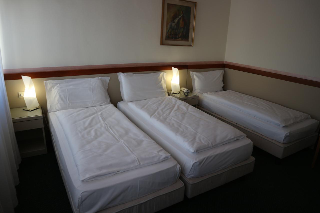 Hotel Bristol Riva del Garda Exterior foto